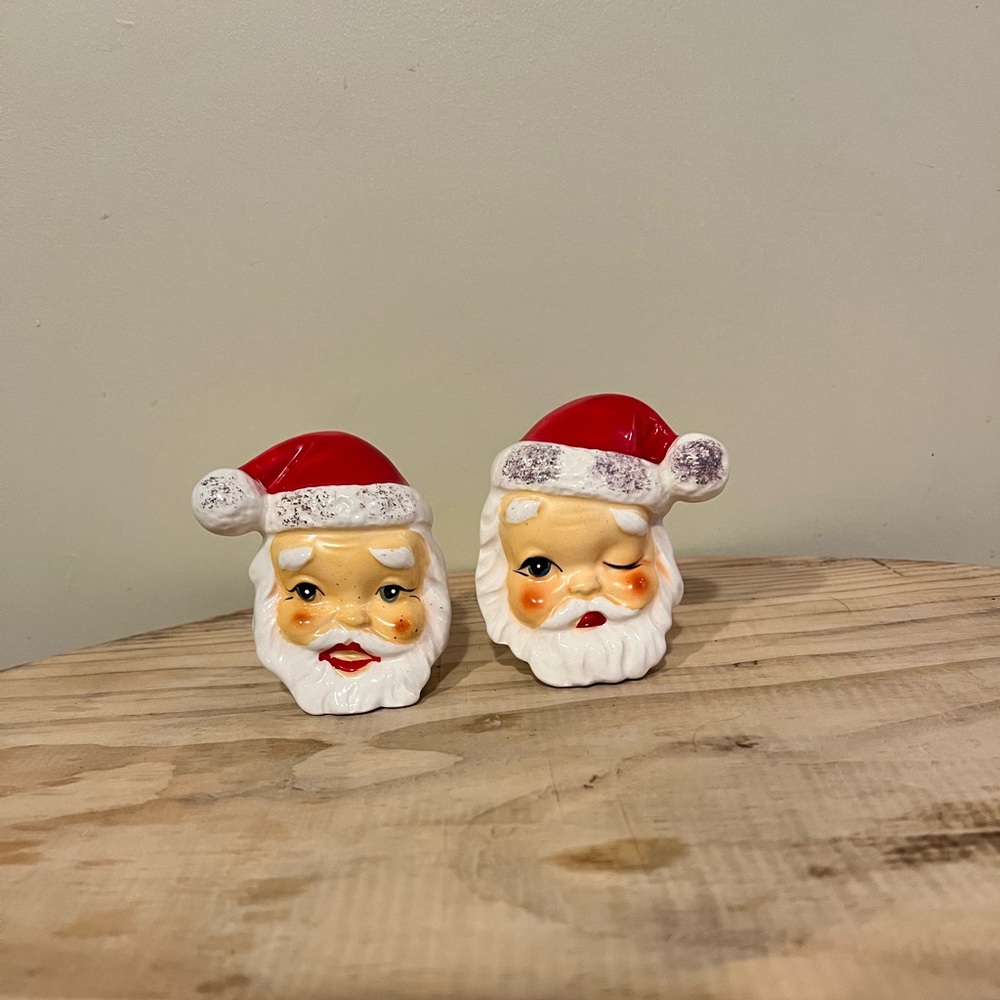 🎅 VINTAGE winking santa salt and pepper shakers - Picture 7 of 7